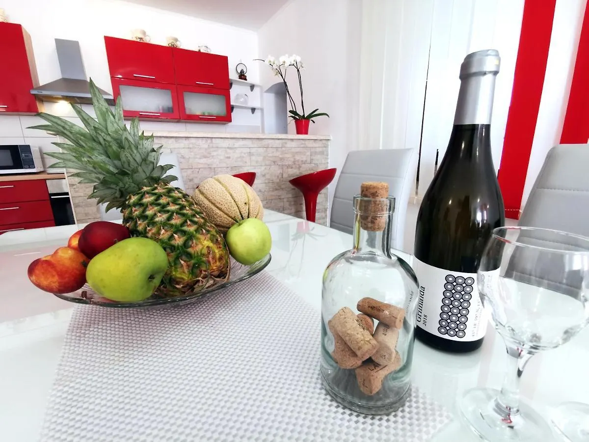 Parun Apartment Pula 0*,